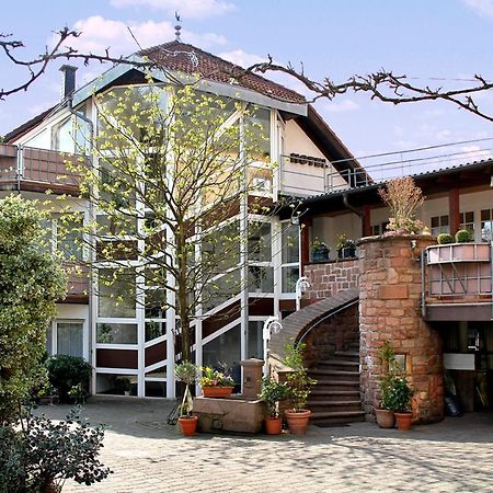 Hotel- Restaurant Zum Schwan Waldfischbach-Burgalben Екстериор снимка