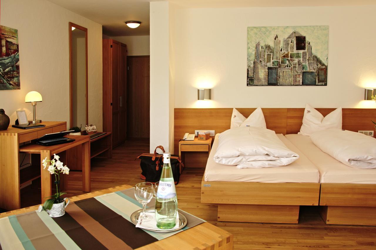 Hotel- Restaurant Zum Schwan Waldfischbach-Burgalben Екстериор снимка