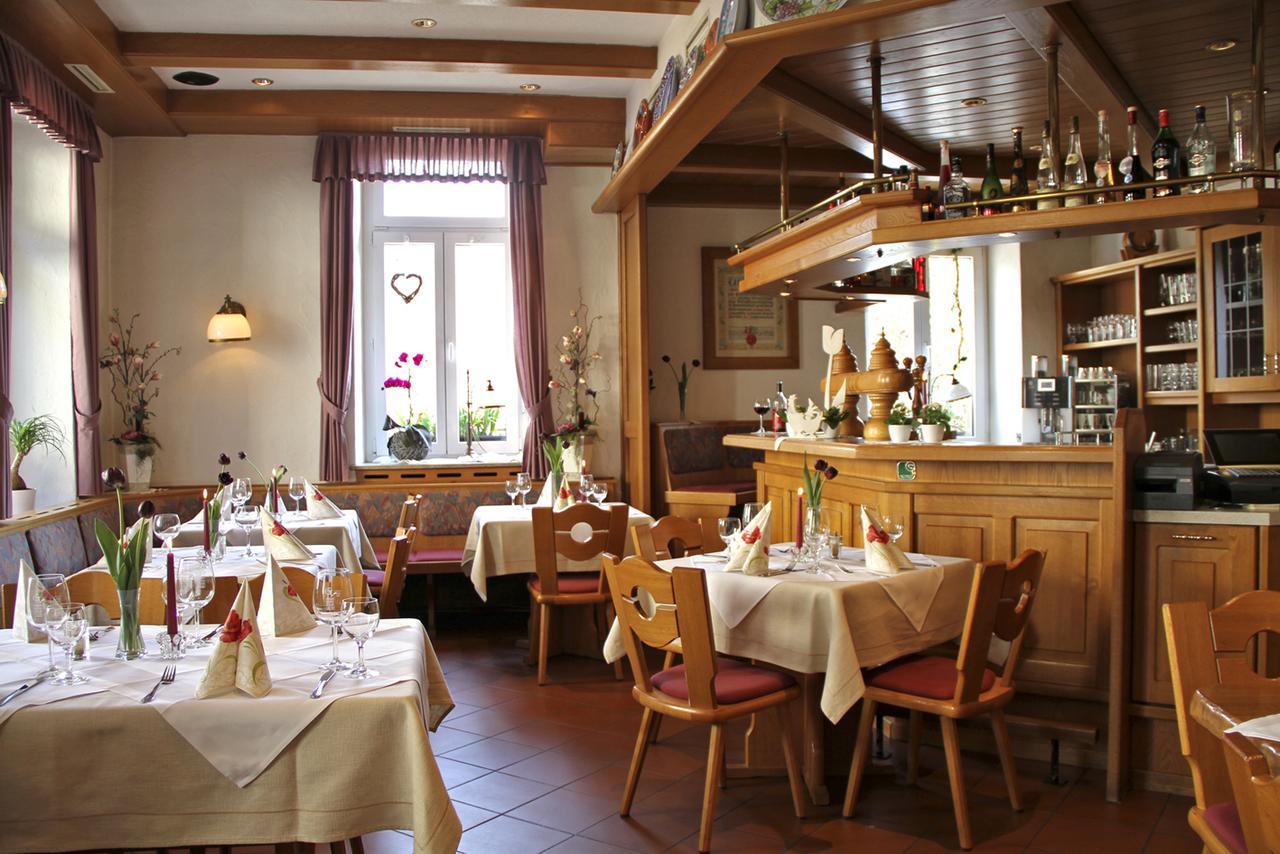 Hotel- Restaurant Zum Schwan Waldfischbach-Burgalben Екстериор снимка