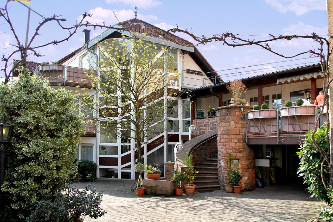 Hotel- Restaurant Zum Schwan Waldfischbach-Burgalben Екстериор снимка